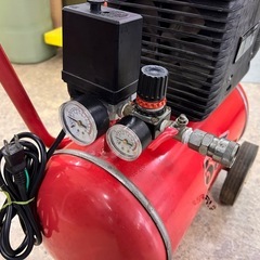 【ジャンク】 555 エアーコンプレッサー エア工具 エア作業 【11140074】の画像