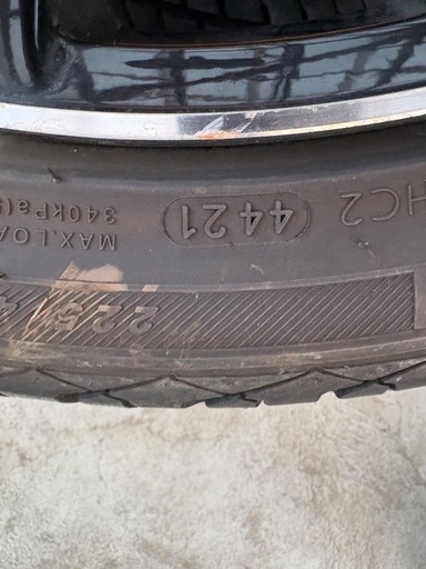 タイヤ ホイール付き225/40R19（19インチ）