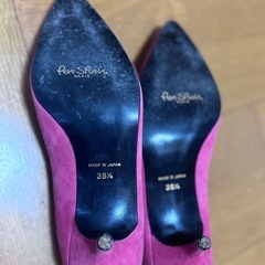 ピンク色のスエード素材のパンプス「Per Spook PARIS」の画像