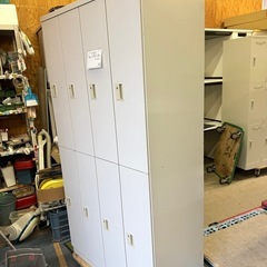 8人用ロッカー　鍵付き  コンテナ保管の画像