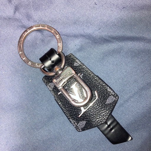  Louis vuitton (ルイヴィトン) ポルトクレ・クロッシュ クレ (型番： M 63620)