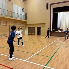 🏸 バドミントンやりたい人集合！初心者大歓迎✨