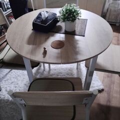 丸型ダイニングテーブル（椅子4脚）の画像