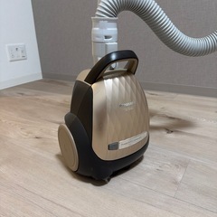 Panasonic 掃除機 無料（フタ一部破損あり）引き取り限定の画像