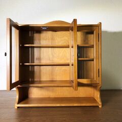 アンティーク調ミニキャビネット 木製収納棚アクリル板扉 カントリー風飾り棚 ディスプレイラック 小物入れ インテリアアイテム 完成品の画像