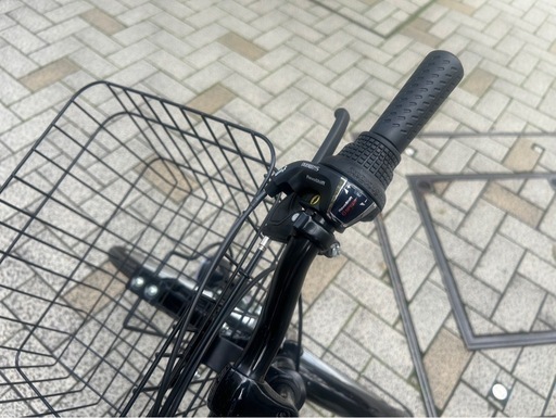 26インチ　ママチャリ　カゴ付き自転車　6段階変速　黒