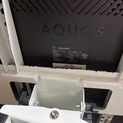 【無料】シャープ32インチテレビとテレビスタンドの画像