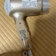 ✳️パナソニック　ドライヤー　ゴールド　2016年製の画像