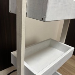 キャスター付きの木製ワゴンの画像