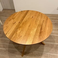 ダイニングテーブルの画像