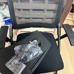 （未使用品、定価7500円程！✨🪑)  折り畳み椅子 テーブル、キャスター付き の画像