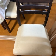 ダイニングテーブルの画像