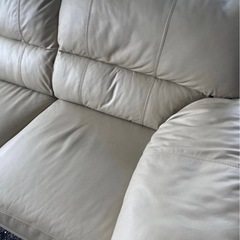 ニトリ2人用本革ソファの画像