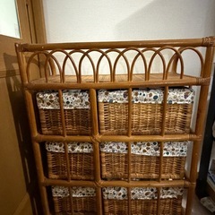 ラタン収納チェスト 6杯 バスケット付き 天然素材 キャスター付き ナチュラル インテリア 収納ラック 布付き カントリー風の画像