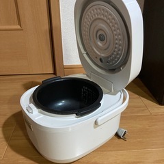 炊飯器(シャープ製)状態良好3合炊き！！の画像