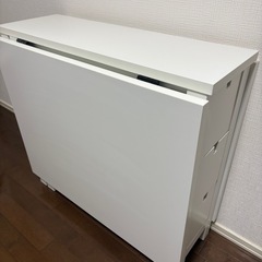 【お譲り先決まりました】ダイニングテーブルとチェアの画像