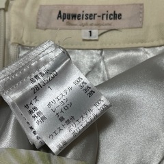 Apuweiser-Richeの花柄タイトスカートです☺️の画像