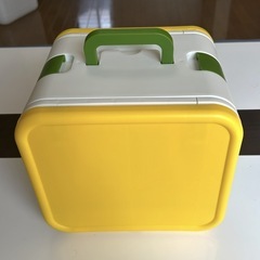 コンパクトクーラー　サイドテーブル付きの画像