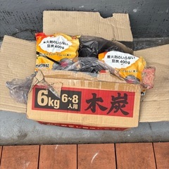 バーベキューコンロと炭セットの画像