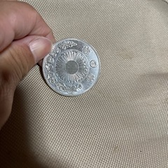 旧1円銀貨 明治3年 一圓 大型 菊の紋章 龍 大日本 古銭 旧貨幣の画像