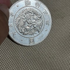 旧1円銀貨 明治3年 一圓 大型 菊の紋章 龍 大日本 古銭 旧貨幣の画像