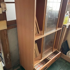 もらって下さい   
食器棚の画像