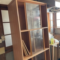もらって下さい   
食器棚の画像