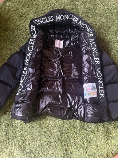 MONCLER モンクレール MONTCLA ダウンジャケット 
