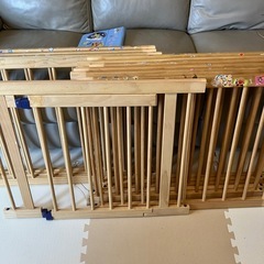 ベビーサークル、オモチャセットの画像