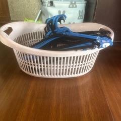 洗濯カゴとハンガーセットの画像