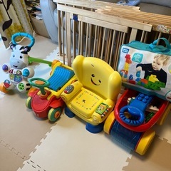 ベビーサークル、オモチャセットの画像