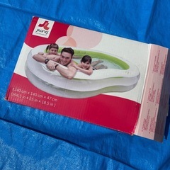 広々プールの画像