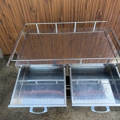 【美品】医療用 ステンレスワゴン カート 回診車 包帯交換車 引出2個 汚物缶付 3段の画像