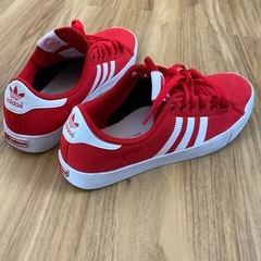 adidasの画像
