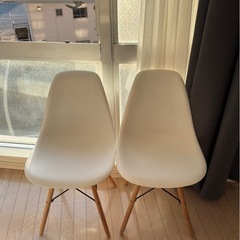 (4/5引渡し) 白いダイニングチェア 2脚セットの画像