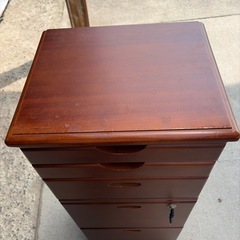 キャスター付き５段引き出し家具の画像