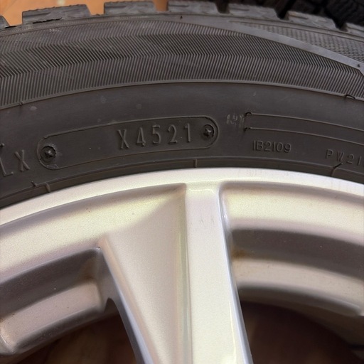 バリ溝　185/65r15 スタッドレス ダンロップウィンターマックス　21年製　アクア 