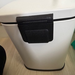 ニトリ ゴミ箱　ペダルペール バゲット 5L (ホワイト)の画像