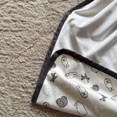 ミッフィー　抱っこ紐ブランケットの画像