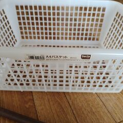 突っ張り棒　バスケットの画像