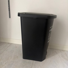 ゴミ箱の画像