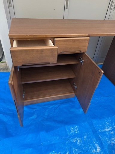 ちょっと珍しい机のような収納タンス中古品