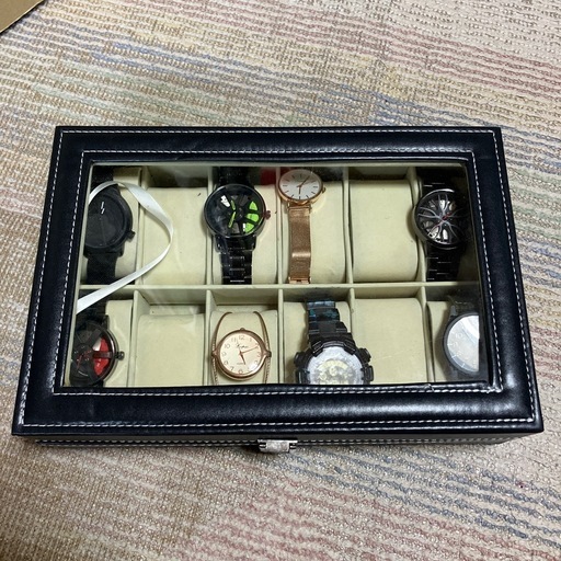 腕時計と収納ボックス