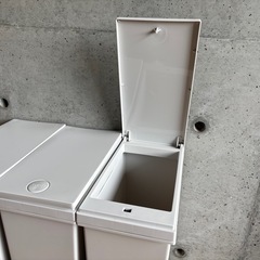 分別ゴミ箱 3連タイプ キャスター付き　
の画像