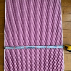 猫トイレの下に敷く砂受けマット【小・ピンク】の画像