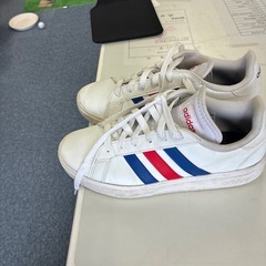 受取り者決定！adidasスニーカー23.0cmの画像