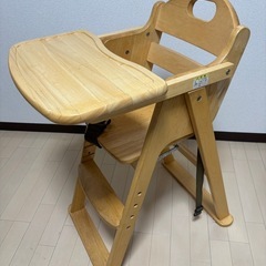 木製ハイチェアの画像
