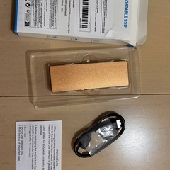 【新品】ポータブル外付けSSD ゴールド　2TBの画像