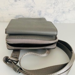 GU  レザーポーチ　新品未使用の画像
