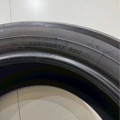 サマータイヤSALE！[極上]YOKOHAMA BluEarth ヨコハマブルーアース E51 225/60R17 17インチ 6.5〜8分山 22年製 4本 中古相場22,800円 クレジット決済可の画像